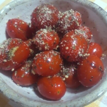 庭で収穫したトマトを使いました。仕上げにバジルと粉チーズをかけました☆イタリアーン(’∇｀)